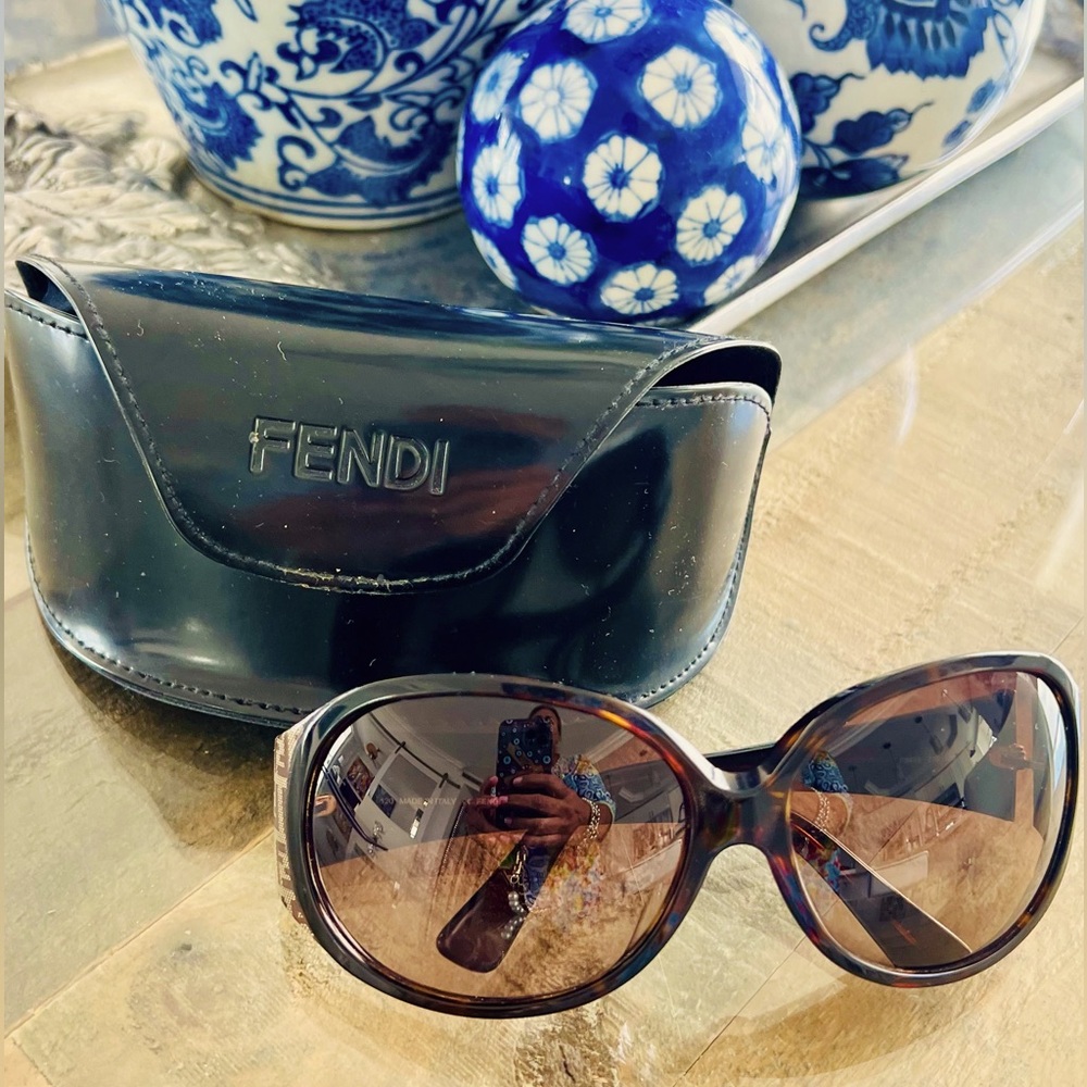 Fendi vintage  logo sunglasses with case